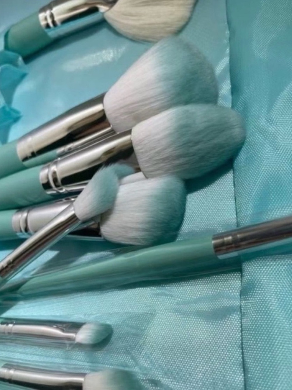 Tiffany makeup brush set - Picture 5 of 10